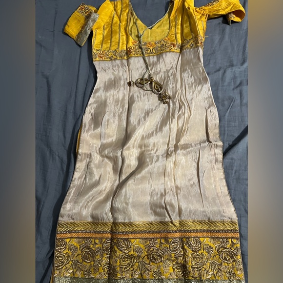 Beautiful partywear embroidered suit with dupatta - Picture 7 of 10